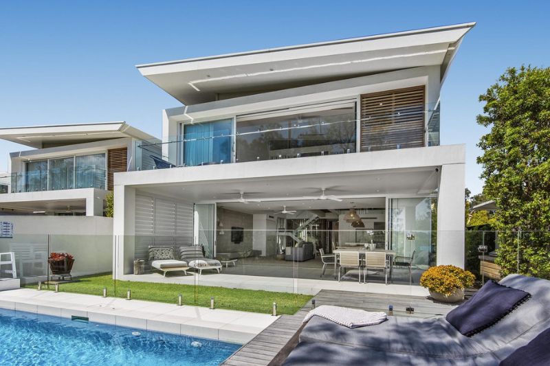 $2,400 PER WEEK